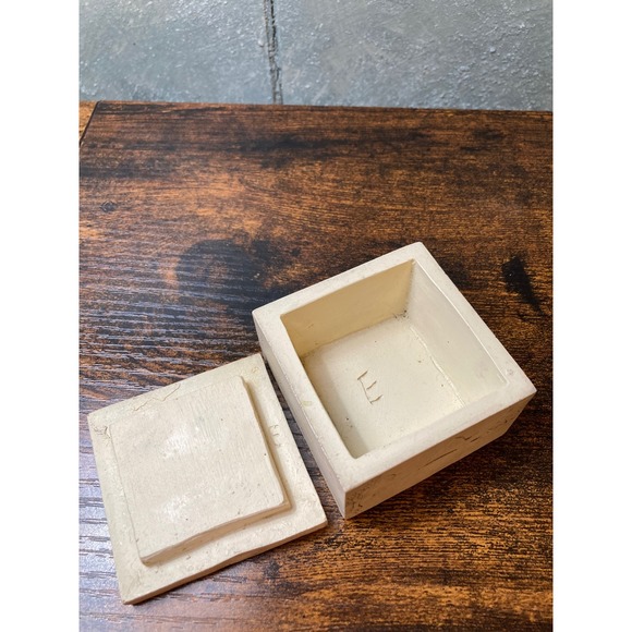 Vintage Rhino Relief Carved Trinket Box Stone Resin Safari Wildlife Jewelry Box - Picture 4 of 6